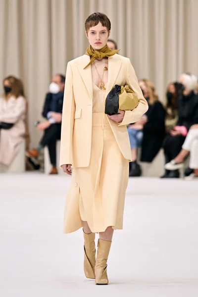 Look 48